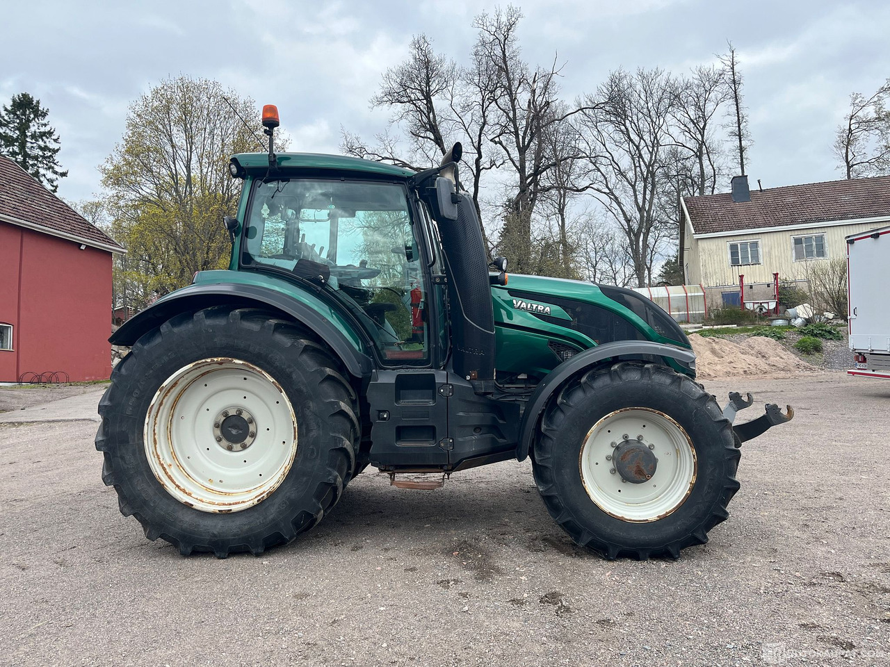 Valtra T234 Versu, traktori etunostolaitteella ja taakseajolaitteilla, 2015, Vantaa - Τρακτέρ: φωτογραφία 5 Valtra T234 Versu, traktori etunostolaitteella ja taakseajolaitteilla, 2015, Vantaa - Τρακτέρ: φωτογραφία 5