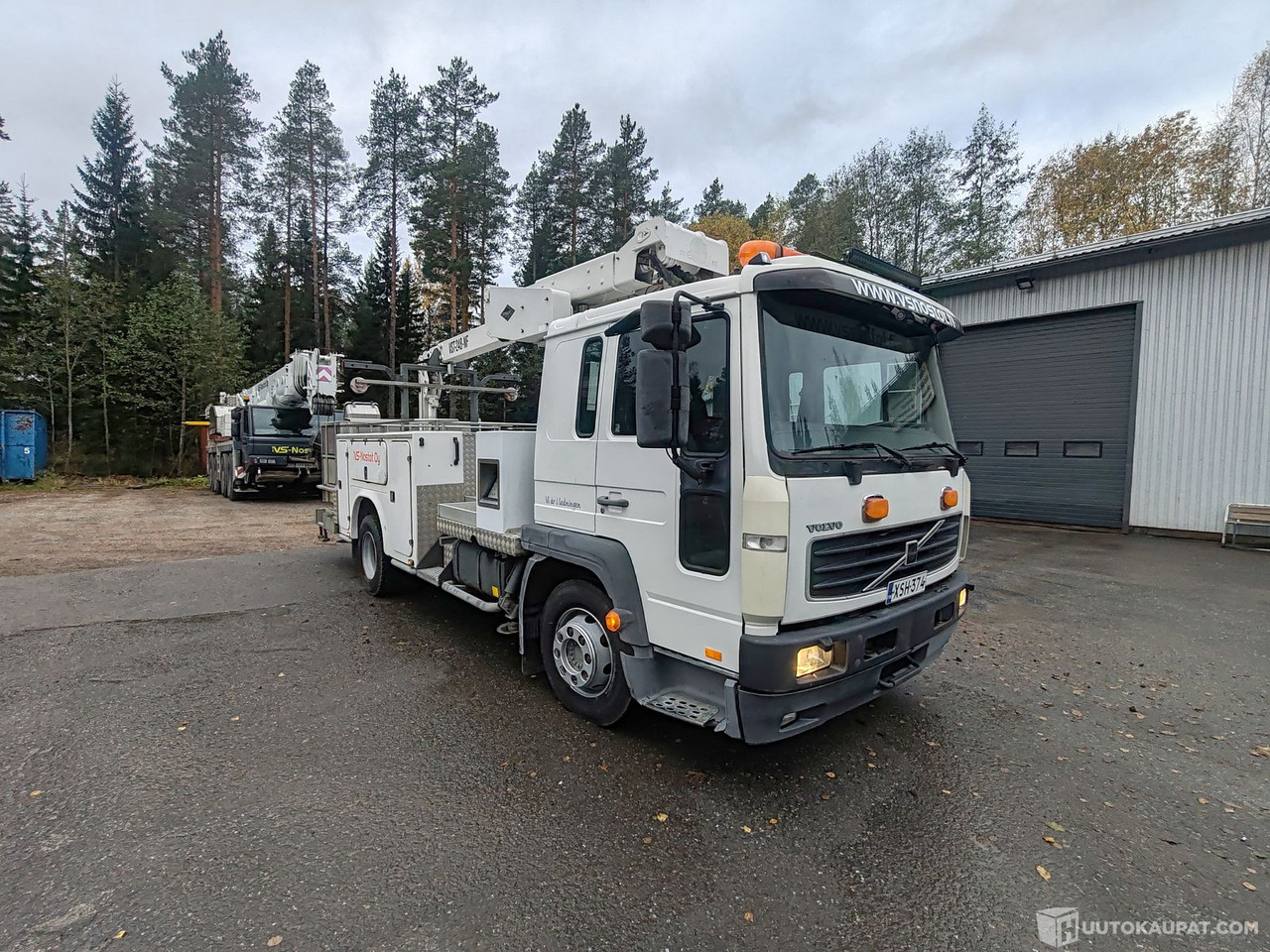 Volvo FL6 nostokoriauto, 2004, Kurikka - Φορτηγό με εναέρια πλατφόρμα: φωτογραφία 1 Volvo FL6 nostokoriauto, 2004, Kurikka - Φορτηγό με εναέρια πλατφόρμα: φωτογραφία 1
