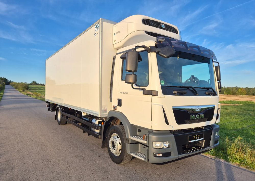 MAN TGM 15.250 7.5m winda AUTOMAT KLIMA z Niemiec EURO 6 / CHŁODNIA T-1000R THERMOKING - Φορτηγό ψυγείο: φωτογραφία 3 MAN TGM 15.250 7.5m winda AUTOMAT KLIMA z Niemiec EURO 6 / CHŁODNIA T-1000R THERMOKING - Φορτηγό ψυγείο: φωτογραφία 3