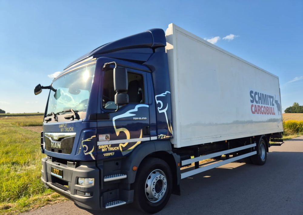 MAN TGM 18.250 Carrier 1950 D/E z Holandii / TOP STAN / 7.5m / 18 palet / winda + drzwi boczne / OKAZJA - Φορτηγό ψυγείο: φωτογραφία 1 MAN TGM 18.250 Carrier 1950 D/E z Holandii / TOP STAN / 7.5m / 18 palet / winda + drzwi boczne / OKAZJA - Φορτηγό ψυγείο: φωτογραφία 1