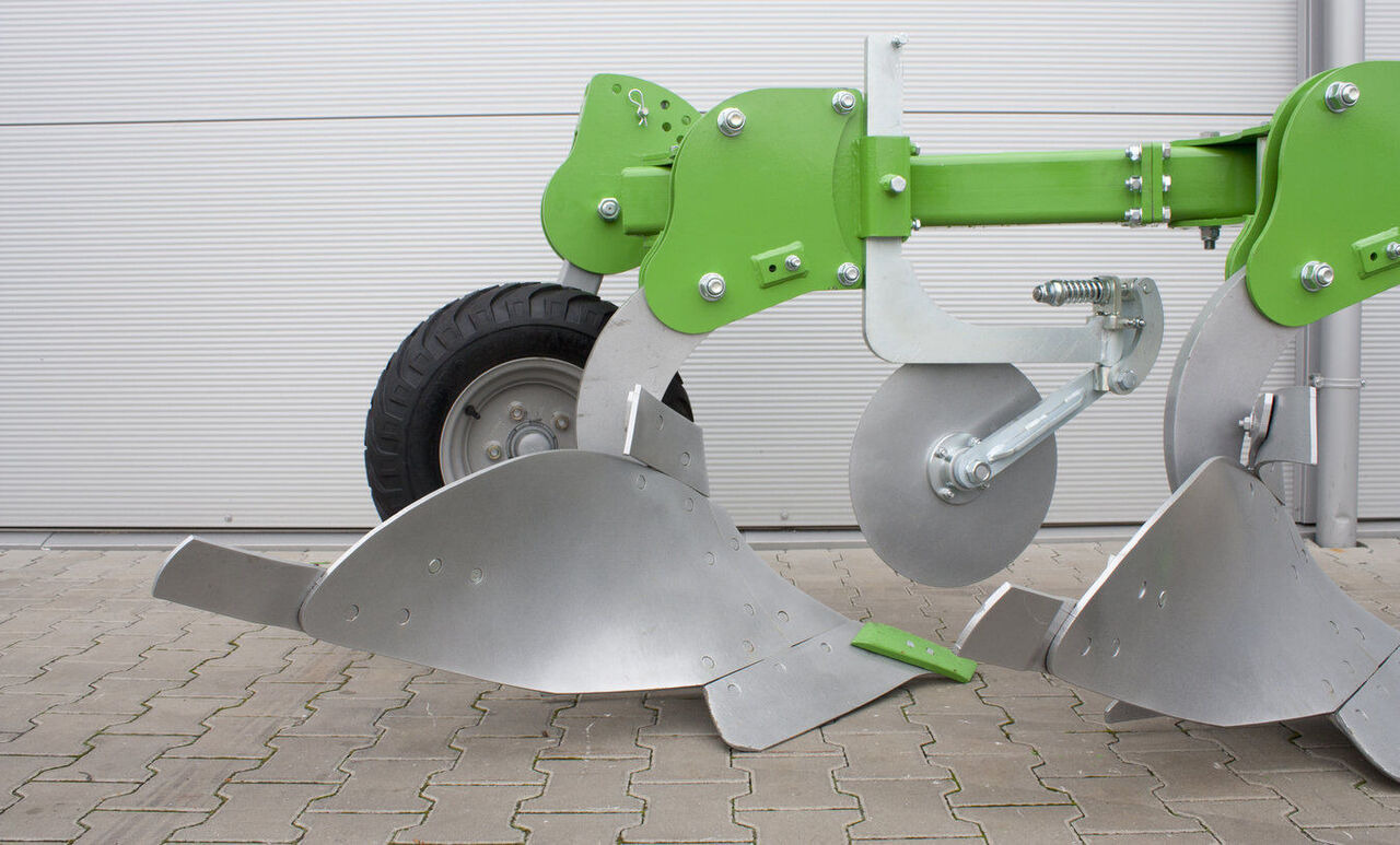 Bomet U031/1 3+1, korpus:30 - 38 - 45cm, 1,20/1,52/1,80m jednobelkowy - Άροτρο: φωτογραφία 5 Bomet U031/1 3+1, korpus:30 - 38 - 45cm, 1,20/1,52/1,80m jednobelkowy - Άροτρο: φωτογραφία 5