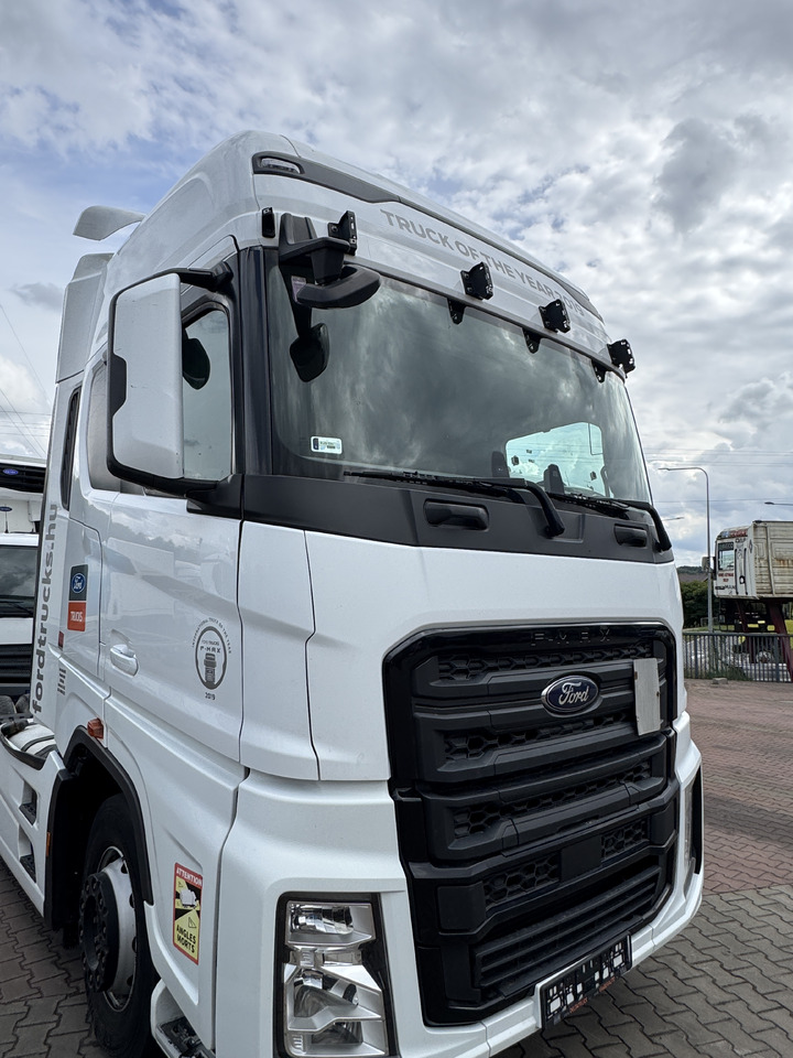 Ford F-Max - Καμπίνα: φωτογραφία 1 Ford F-Max - Καμπίνα: φωτογραφία 1