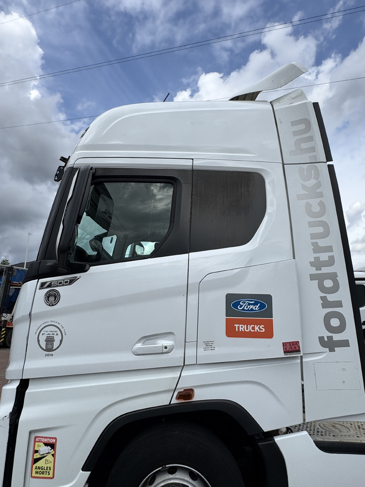 Ford F-Max - Καμπίνα: φωτογραφία 4 Ford F-Max - Καμπίνα: φωτογραφία 4