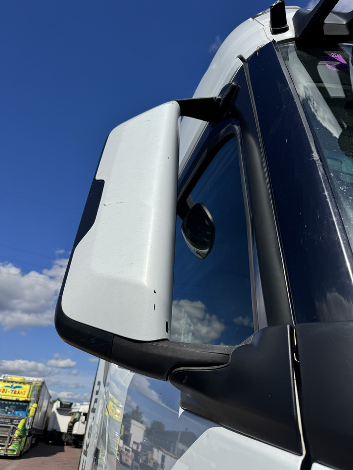 Ford F-Max - Εσωτερικός καθρέφτης: φωτογραφία 1 Ford F-Max - Εσωτερικός καθρέφτης: φωτογραφία 1