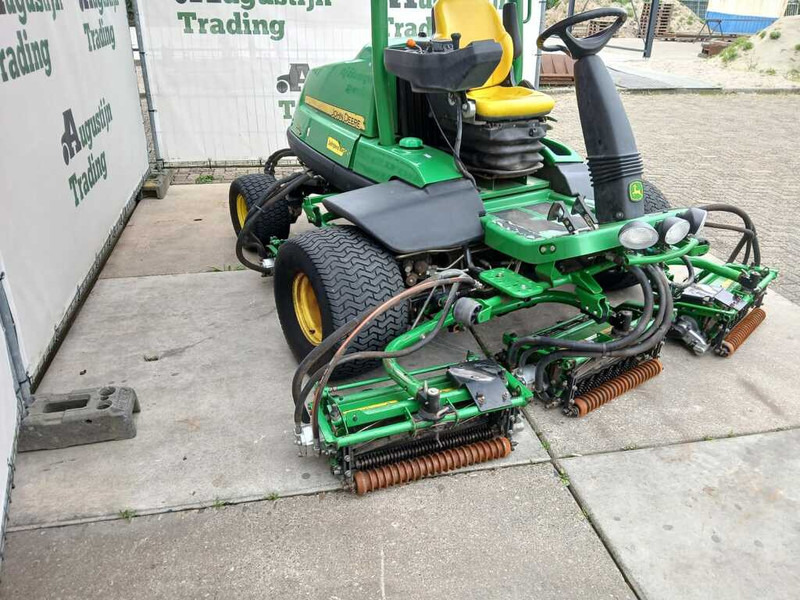 John Deere 8700A - Χλοοκοπτικό: φωτογραφία 3 John Deere 8700A - Χλοοκοπτικό: φωτογραφία 3