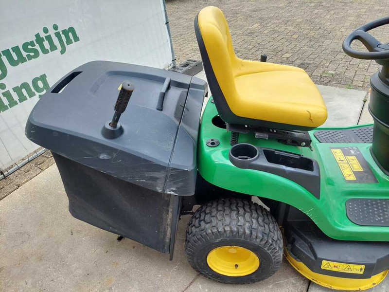 John Deere X 135R - Χλοοκοπτικό: φωτογραφία 4 John Deere X 135R - Χλοοκοπτικό: φωτογραφία 4
