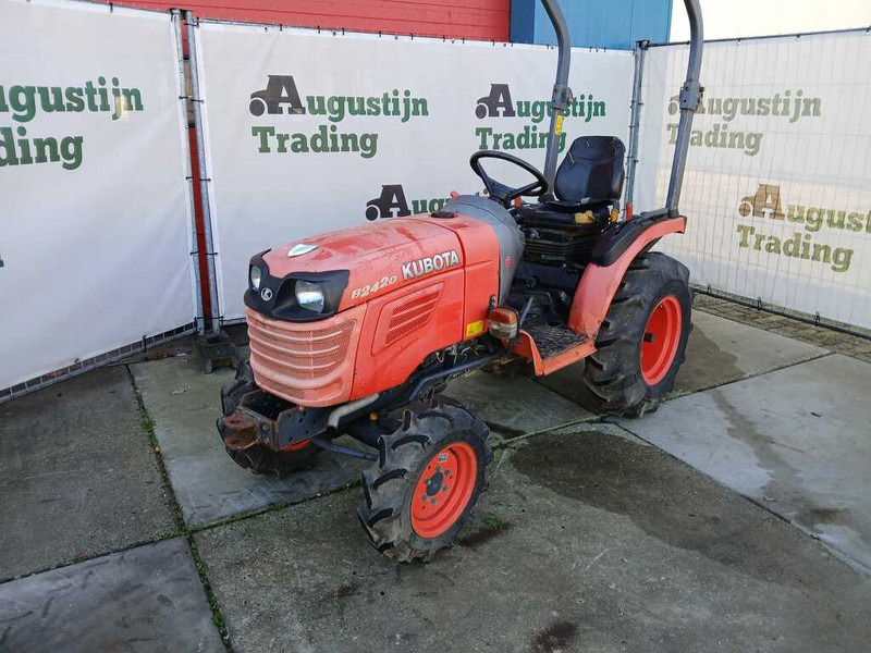 Kubota B 2420 - Μικρό τρακτέρ: φωτογραφία 1 Kubota B 2420 - Μικρό τρακτέρ: φωτογραφία 1