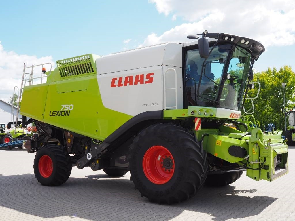 Claas Lexion 750 MONTANA 4WD + V900 - Θεριζοαλωνιστική μηχανή: φωτογραφία 4 Claas Lexion 750 MONTANA 4WD + V900 - Θεριζοαλωνιστική μηχανή: φωτογραφία 4