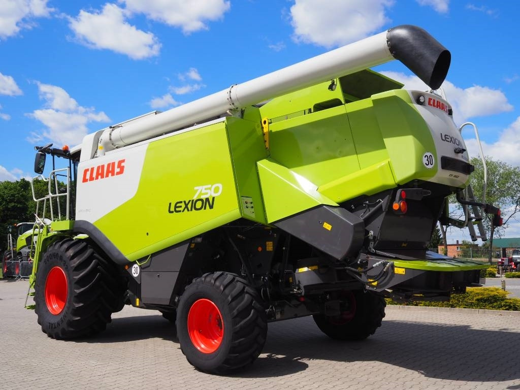 Claas Lexion 750 MONTANA 4WD + V900 - Θεριζοαλωνιστική μηχανή: φωτογραφία 2 Claas Lexion 750 MONTANA 4WD + V900 - Θεριζοαλωνιστική μηχανή: φωτογραφία 2