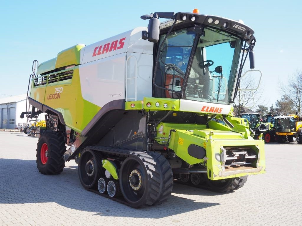 Claas Lexion 750TT GPS + V930 - Θεριζοαλωνιστική μηχανή: φωτογραφία 4 Claas Lexion 750TT GPS + V930 - Θεριζοαλωνιστική μηχανή: φωτογραφία 4