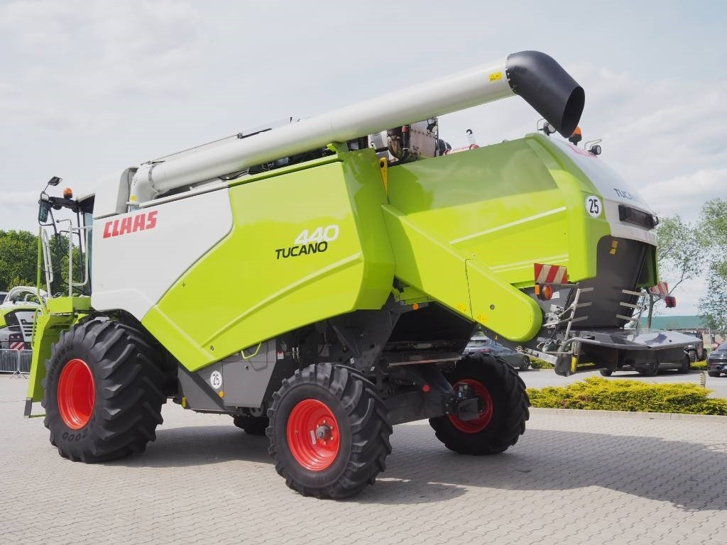 Claas Tucano 440 + V620 - Θεριζοαλωνιστική μηχανή: φωτογραφία 2 Claas Tucano 440 + V620 - Θεριζοαλωνιστική μηχανή: φωτογραφία 2