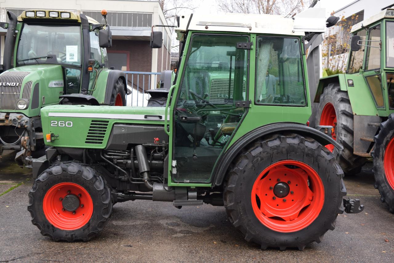 Fendt Farmer 260 V *Schmalspur* - Τρακτέρ: φωτογραφία 1 Fendt Farmer 260 V *Schmalspur* - Τρακτέρ: φωτογραφία 1