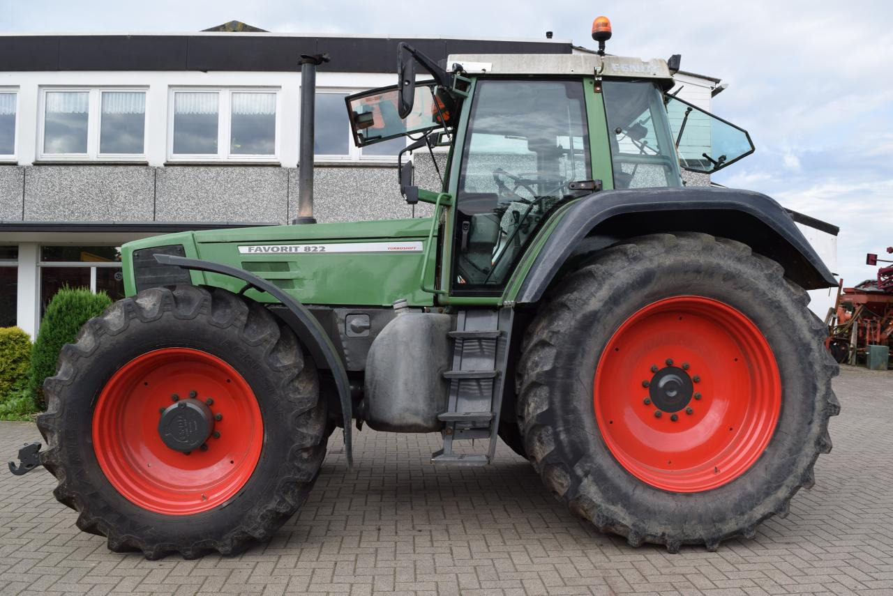 Fendt Favorit 822 - Τρακτέρ: φωτογραφία 1 Fendt Favorit 822 - Τρακτέρ: φωτογραφία 1