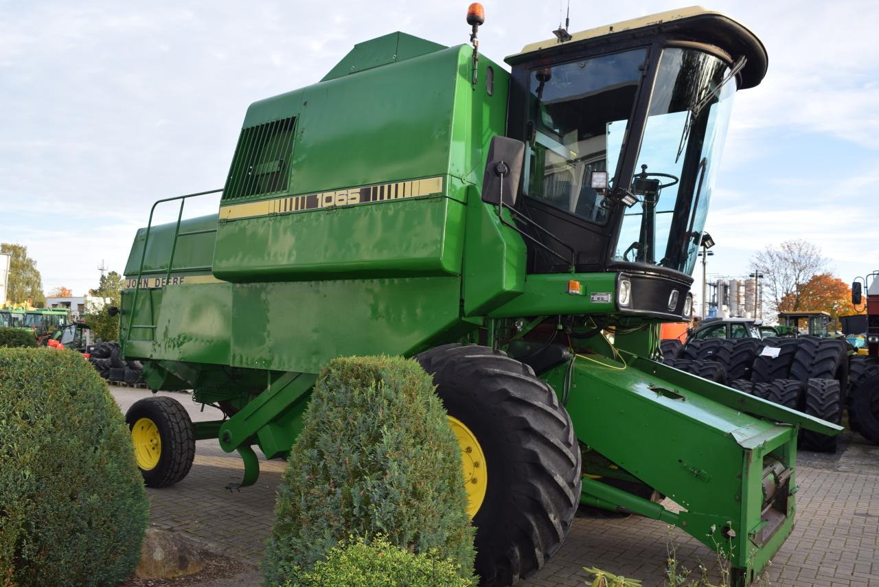 John Deere 1065 - Θεριζοαλωνιστική μηχανή: φωτογραφία 2 John Deere 1065 - Θεριζοαλωνιστική μηχανή: φωτογραφία 2