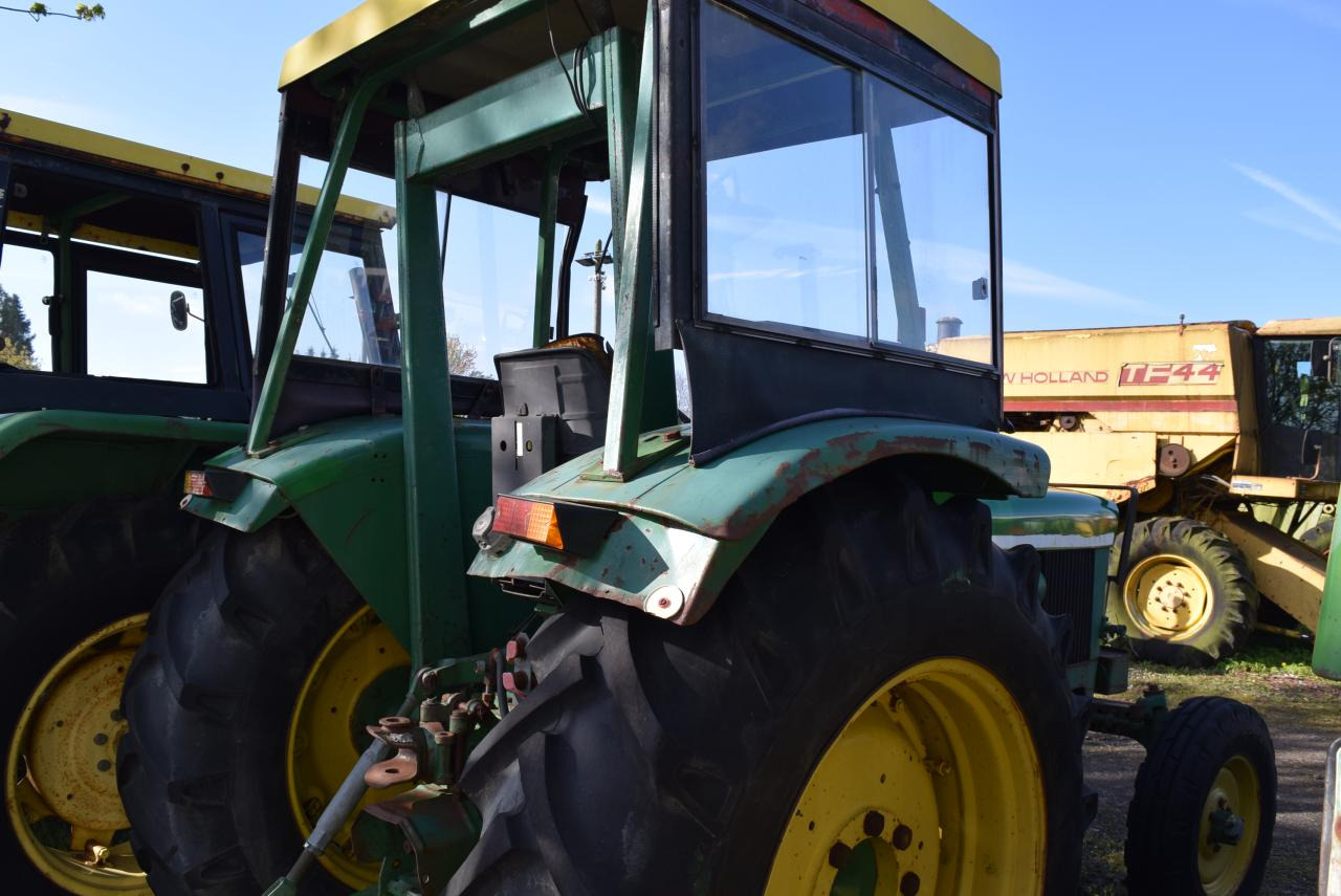 John Deere 2130 - Τρακτέρ: φωτογραφία 3 John Deere 2130 - Τρακτέρ: φωτογραφία 3