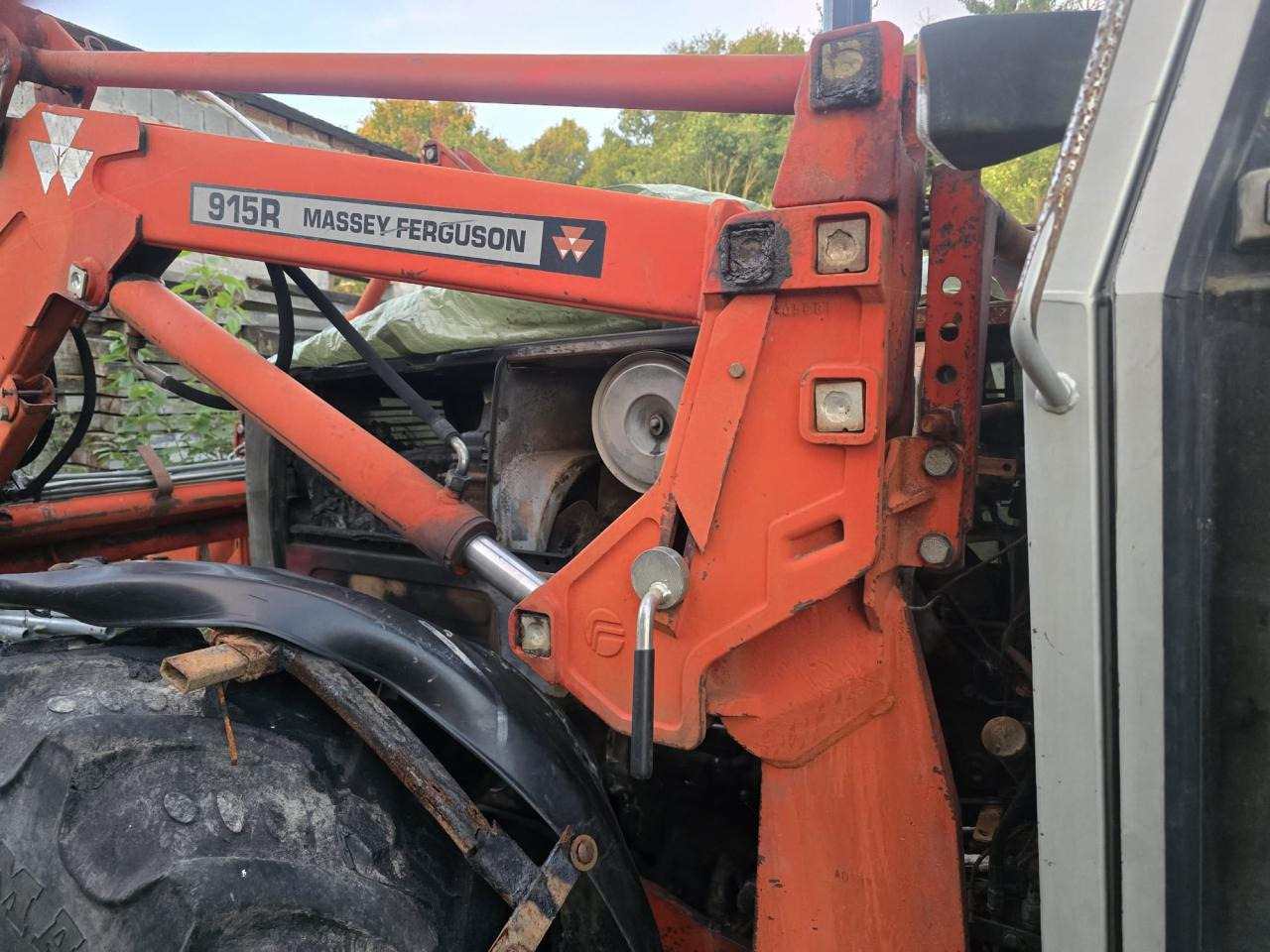 Massey Ferguson MF 390 T *Brandschaden* - Τρακτέρ: φωτογραφία 4 Massey Ferguson MF 390 T *Brandschaden* - Τρακτέρ: φωτογραφία 4