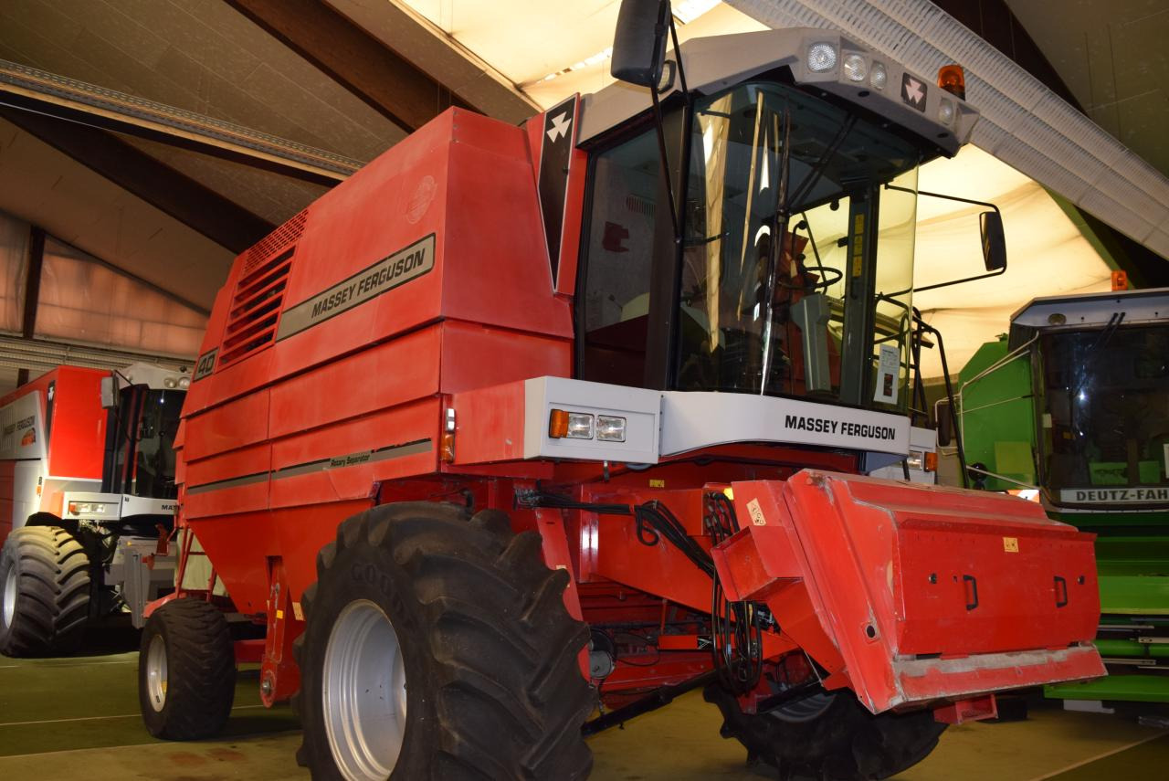 Massey Ferguson MF 40 RS - Θεριζοαλωνιστική μηχανή: φωτογραφία 2 Massey Ferguson MF 40 RS - Θεριζοαλωνιστική μηχανή: φωτογραφία 2