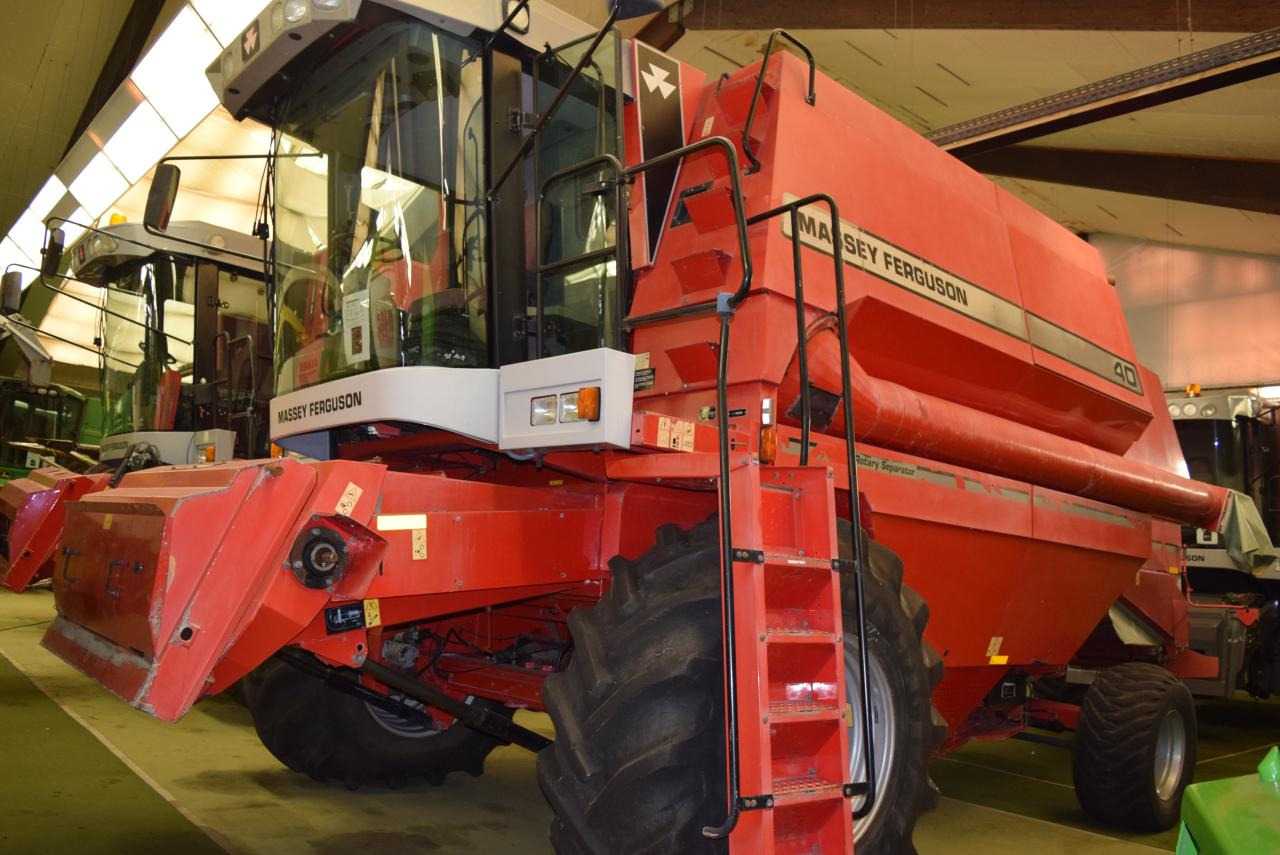 Massey Ferguson MF 40 RS - Θεριζοαλωνιστική μηχανή: φωτογραφία 1 Massey Ferguson MF 40 RS - Θεριζοαλωνιστική μηχανή: φωτογραφία 1
