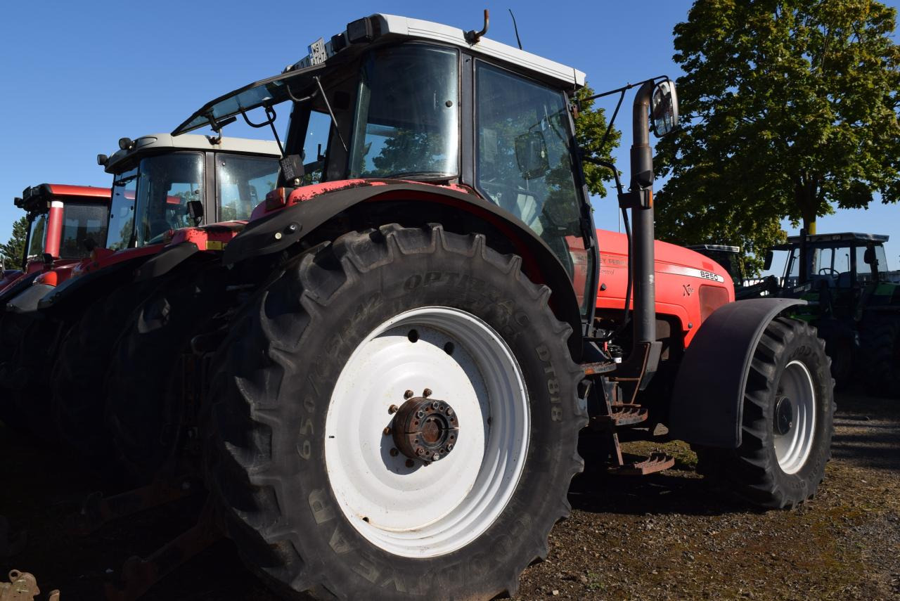 Massey Ferguson MF 8250 - Τρακτέρ: φωτογραφία 4 Massey Ferguson MF 8250 - Τρακτέρ: φωτογραφία 4