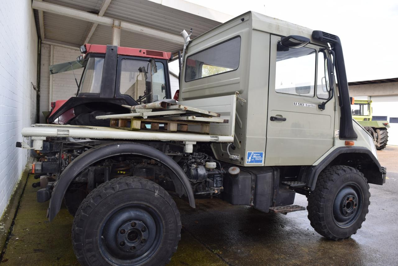 Mercedes-Benz Unimog U 90 - Τρακτέρ: φωτογραφία 3 Mercedes-Benz Unimog U 90 - Τρακτέρ: φωτογραφία 3