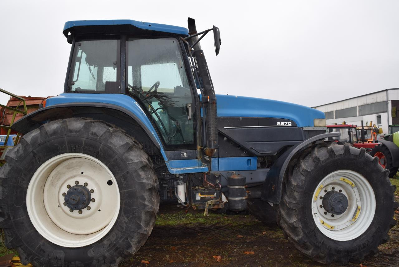 New Holland 8670 - Τρακτέρ: φωτογραφία 1 New Holland 8670 - Τρακτέρ: φωτογραφία 1