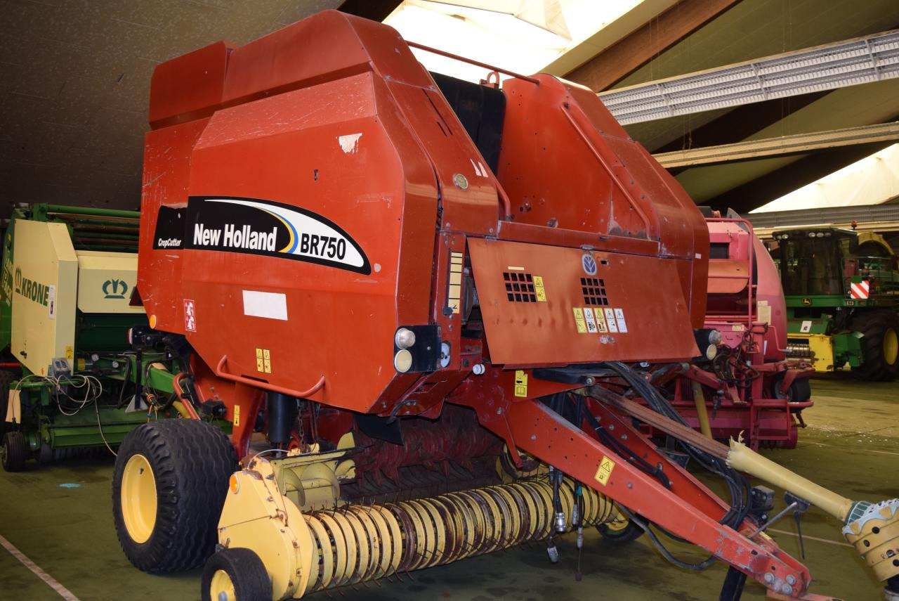 New Holland BR 750 CropCutter - Χορτοδετική μηχανή στρόγγυλης μπάλας: φωτογραφία 2 New Holland BR 750 CropCutter - Χορτοδετική μηχανή στρόγγυλης μπάλας: φωτογραφία 2