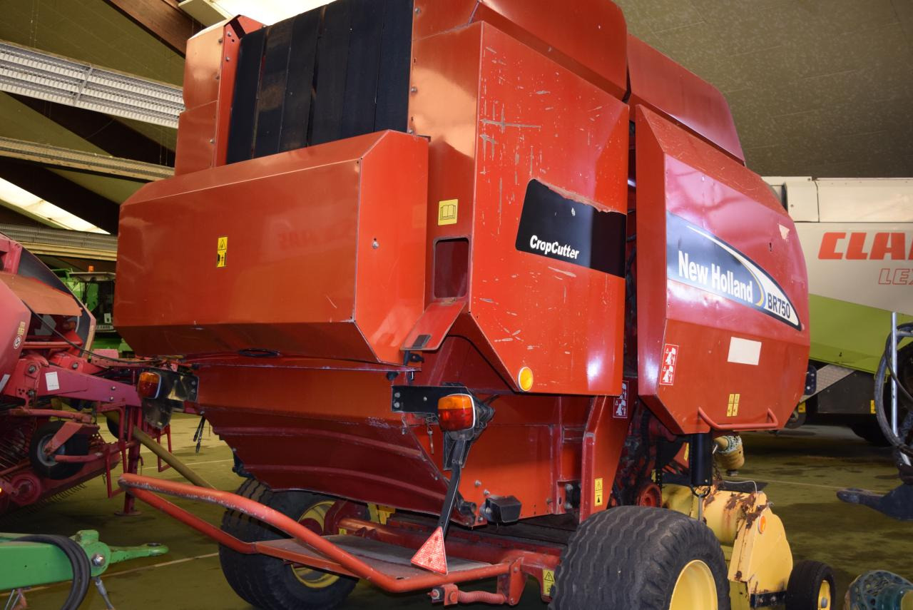 New Holland BR 750 CropCutter - Χορτοδετική μηχανή στρόγγυλης μπάλας: φωτογραφία 3 New Holland BR 750 CropCutter - Χορτοδετική μηχανή στρόγγυλης μπάλας: φωτογραφία 3