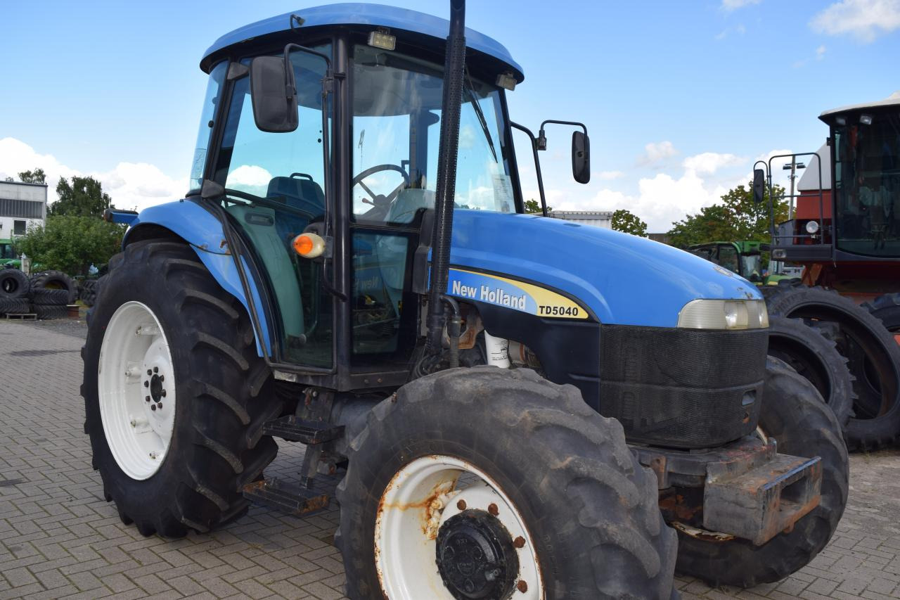 New Holland TD 5040 - Τρακτέρ: φωτογραφία 3 New Holland TD 5040 - Τρακτέρ: φωτογραφία 3