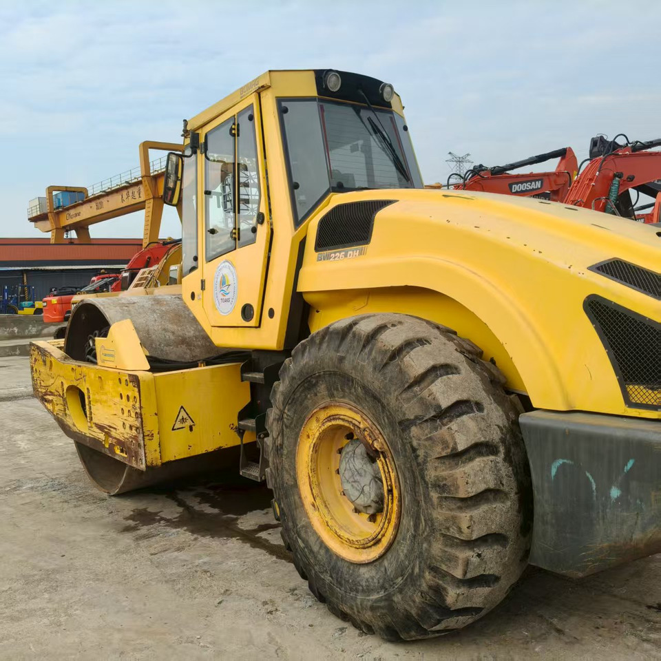 BOMAG BW226DH - Ασφαλτικός οδοστρωτήρας: φωτογραφία 2 BOMAG BW226DH - Ασφαλτικός οδοστρωτήρας: φωτογραφία 2