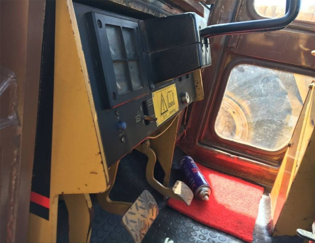 Caterpillar D4C - Μπουλντόζα: φωτογραφία 5 Caterpillar D4C - Μπουλντόζα: φωτογραφία 5