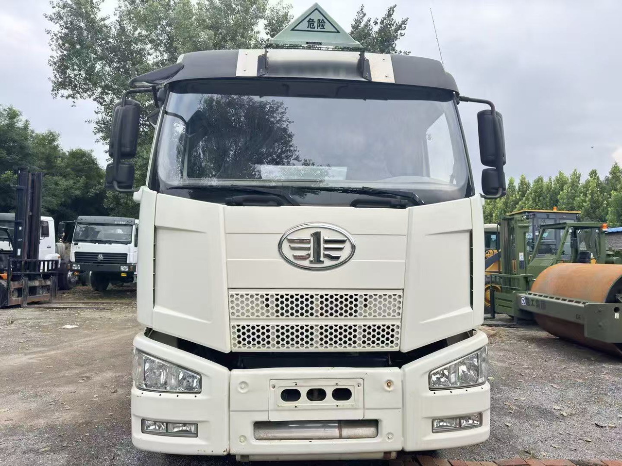 FAW tanker truck - Φορτηγό βυτιοφόρο: φωτογραφία 5 FAW tanker truck - Φορτηγό βυτιοφόρο: φωτογραφία 5