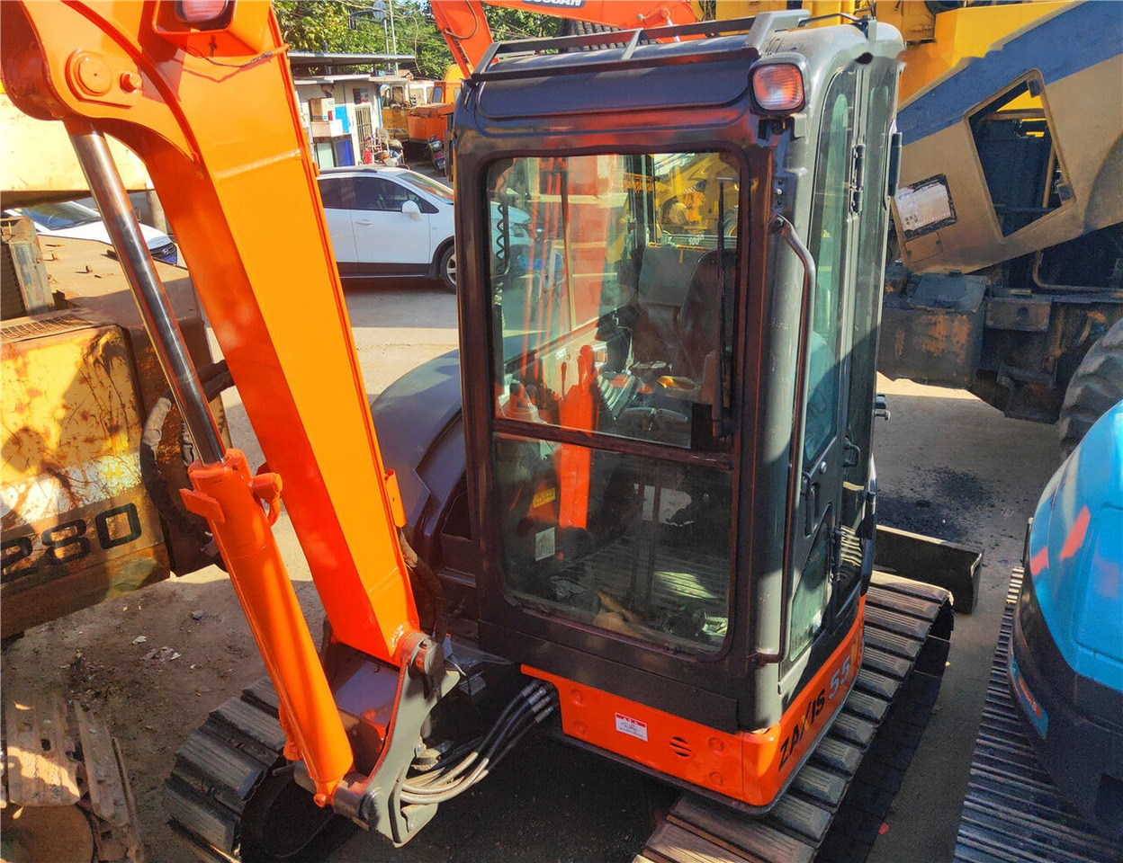 Hitachi ZX55UR - Μίνι εκσκαφέας: φωτογραφία 3 Hitachi ZX55UR - Μίνι εκσκαφέας: φωτογραφία 3
