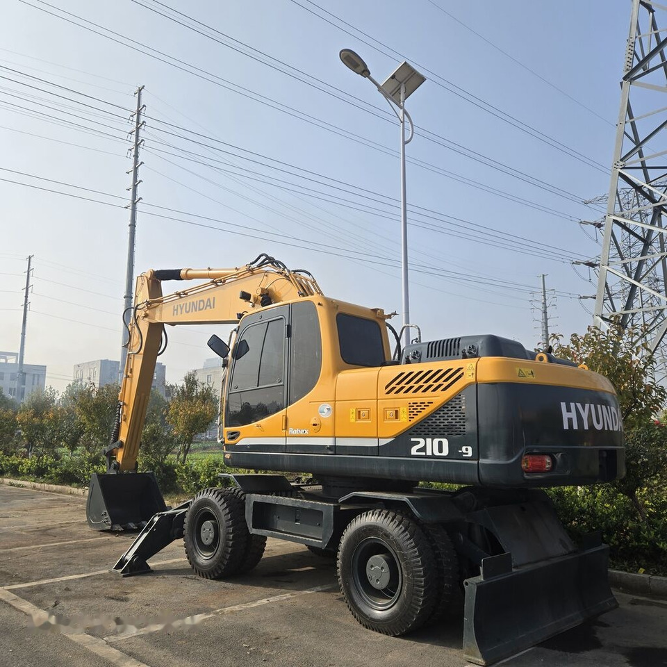 Hyundai R210W-9 - Τροχοφόρος εκσκαφέας: φωτογραφία 1 Hyundai R210W-9 - Τροχοφόρος εκσκαφέας: φωτογραφία 1