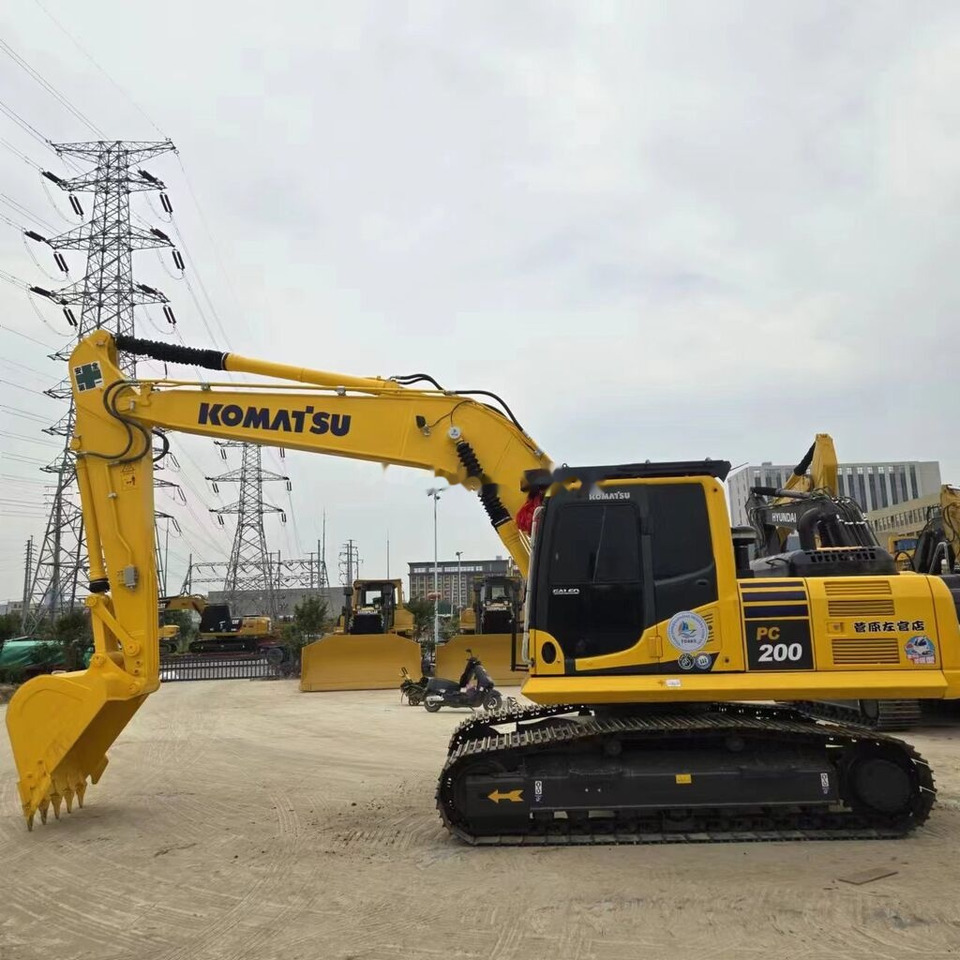 Komatsu PC200-8 - Ερπυστριοφόρος εκσκαφέας: φωτογραφία 3 Komatsu PC200-8 - Ερπυστριοφόρος εκσκαφέας: φωτογραφία 3