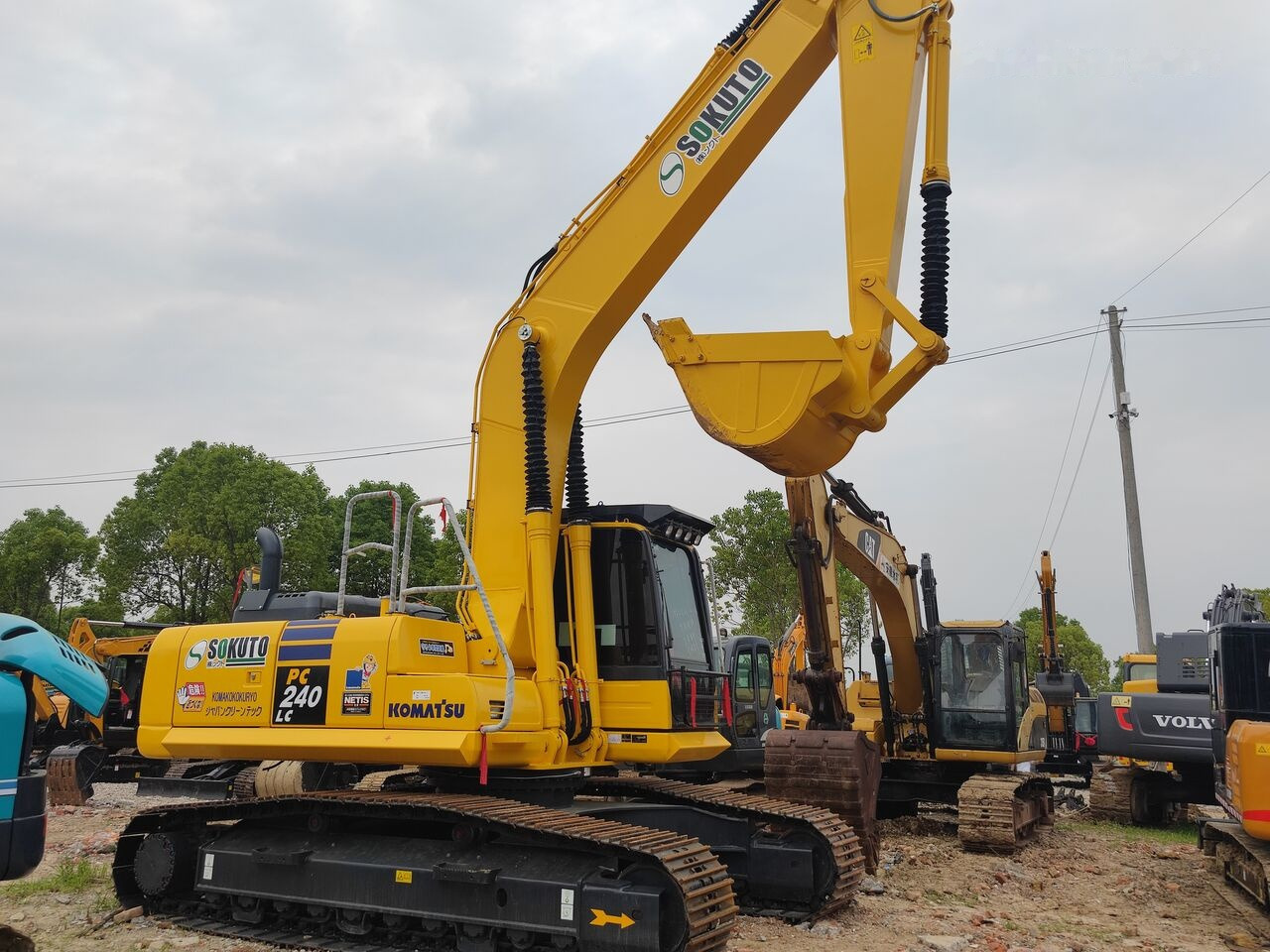 Komatsu PC240LC - Ερπυστριοφόρος εκσκαφέας: φωτογραφία 1 Komatsu PC240LC - Ερπυστριοφόρος εκσκαφέας: φωτογραφία 1