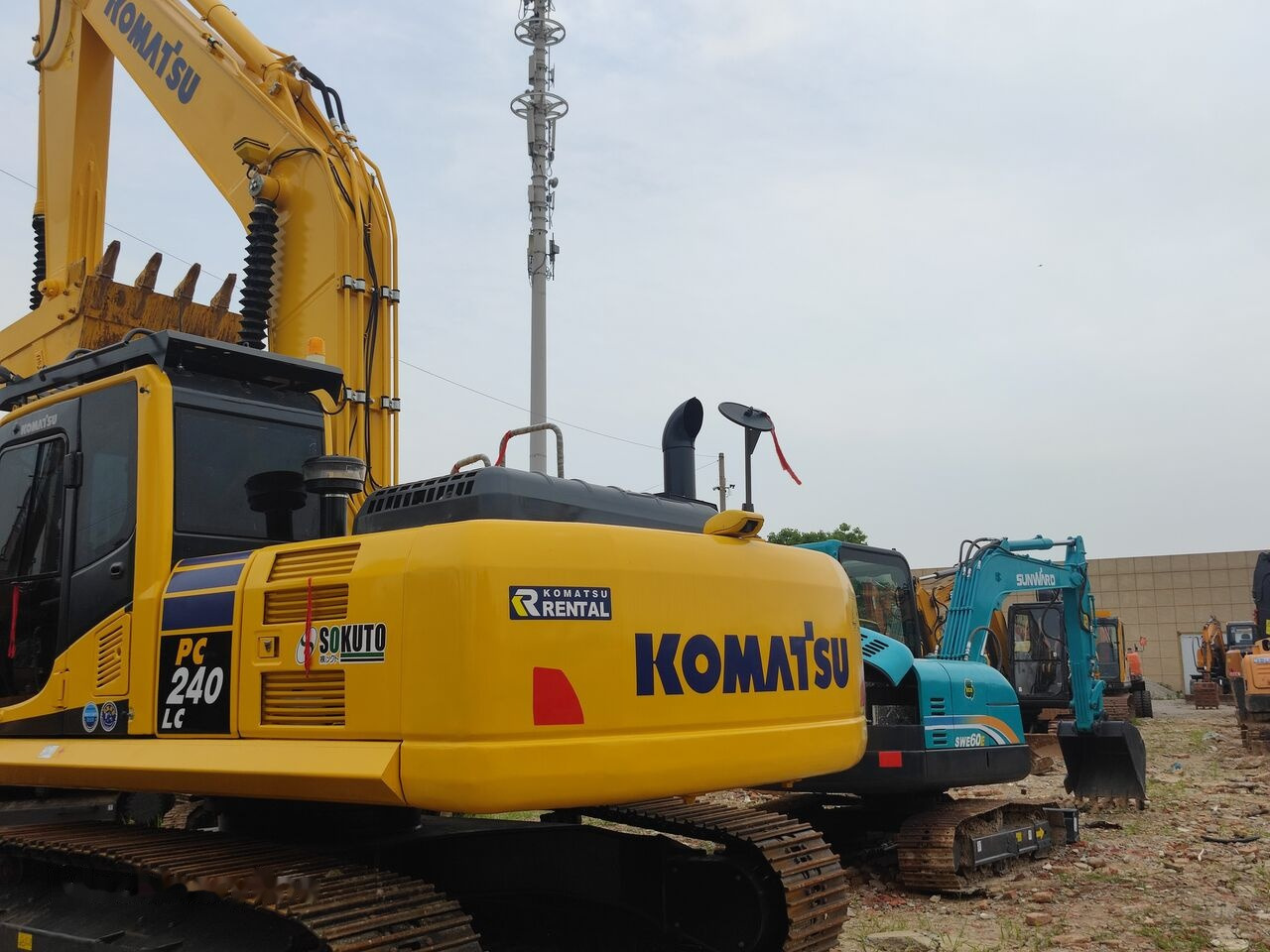 Komatsu PC240LC - Ερπυστριοφόρος εκσκαφέας: φωτογραφία 3 Komatsu PC240LC - Ερπυστριοφόρος εκσκαφέας: φωτογραφία 3