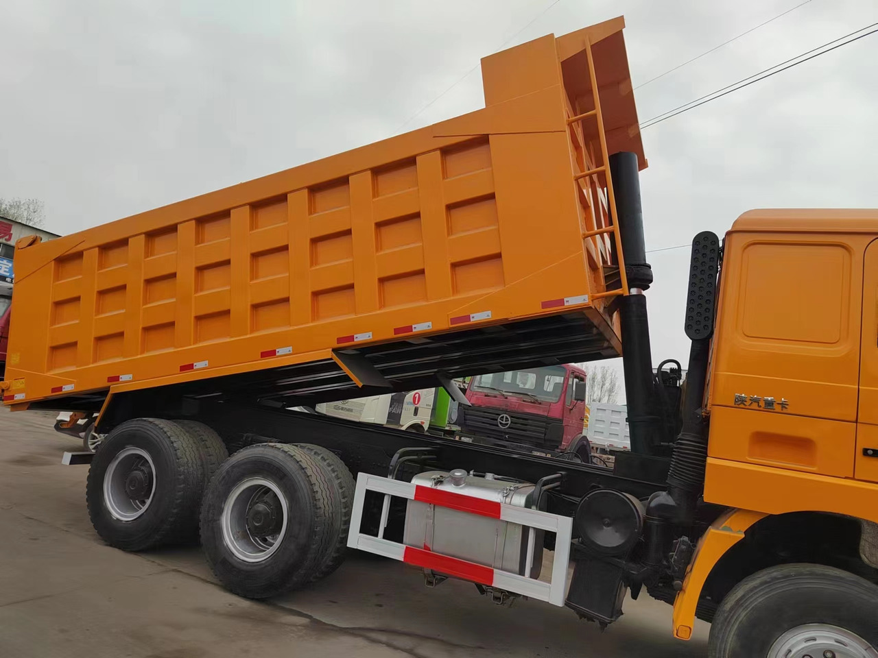 SHACMAN F3000 - Φορτηγό ανατρεπόμενο: φωτογραφία 2 SHACMAN F3000 - Φορτηγό ανατρεπόμενο: φωτογραφία 2