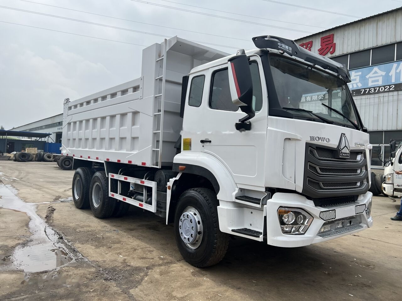 SINOTRUK HOHAN 6x4 - Φορτηγό ανατρεπόμενο: φωτογραφία 5 SINOTRUK HOHAN 6x4 - Φορτηγό ανατρεπόμενο: φωτογραφία 5