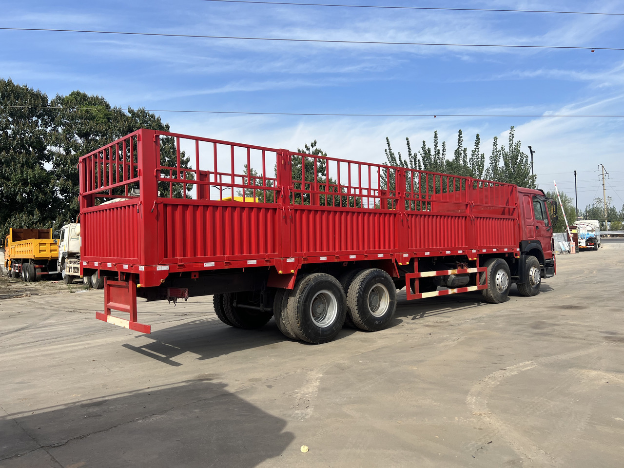 SINOTRUK HOWO 8*4 Fence Truck - Φορτηγό: φωτογραφία 2 SINOTRUK HOWO 8*4 Fence Truck - Φορτηγό: φωτογραφία 2