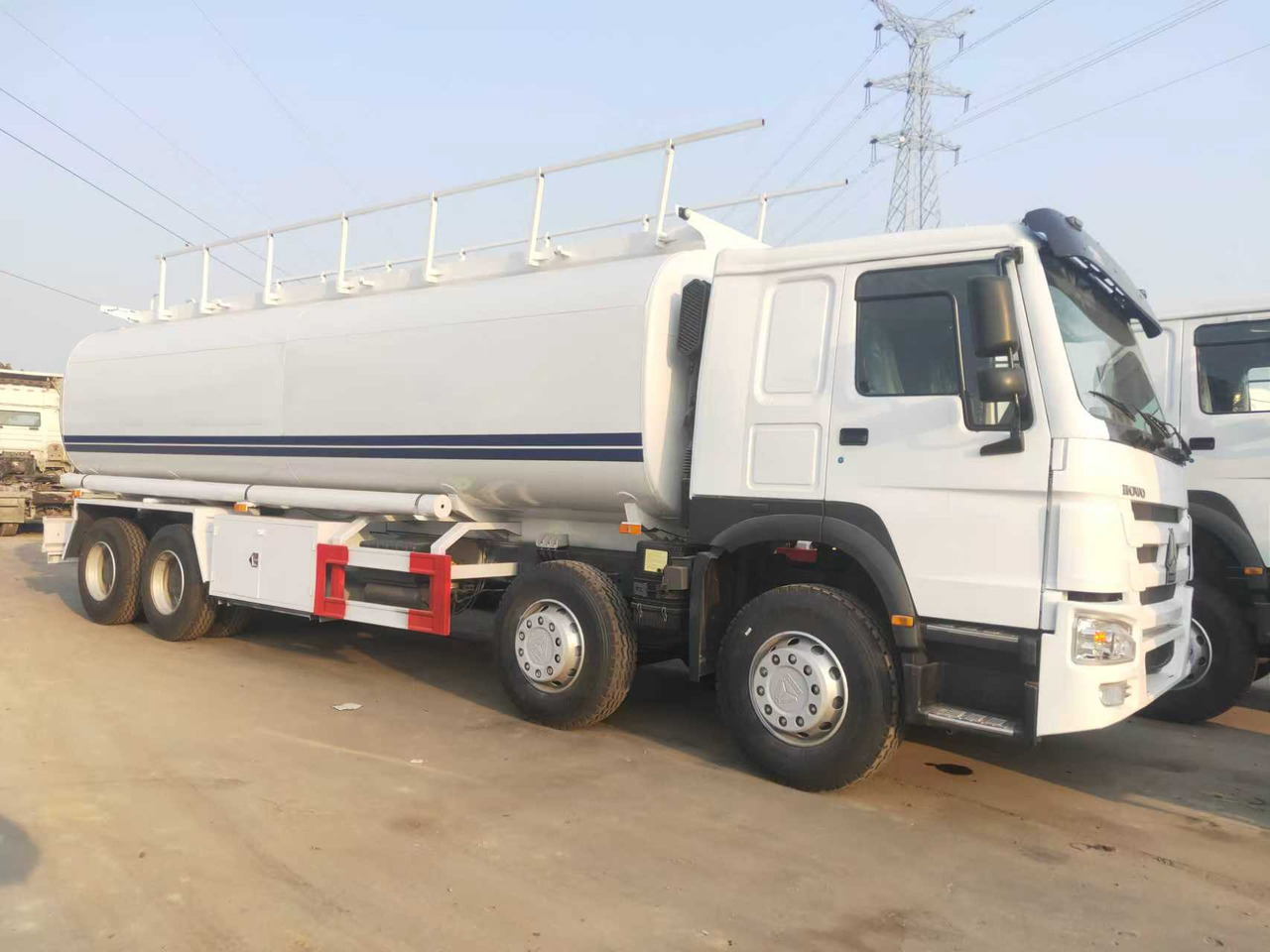 SINOTRUK HOWO Fuel Tank - Φορτηγό βυτιοφόρο: φωτογραφία 2 SINOTRUK HOWO Fuel Tank - Φορτηγό βυτιοφόρο: φωτογραφία 2