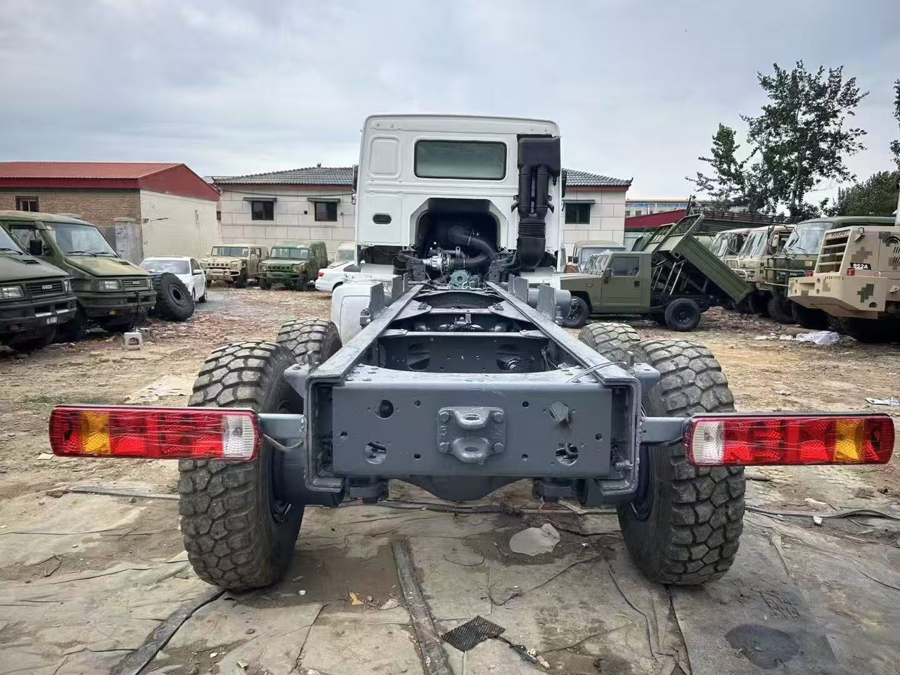 SINOTRUK HOWO - Τράκτορας: φωτογραφία 5 SINOTRUK HOWO - Τράκτορας: φωτογραφία 5