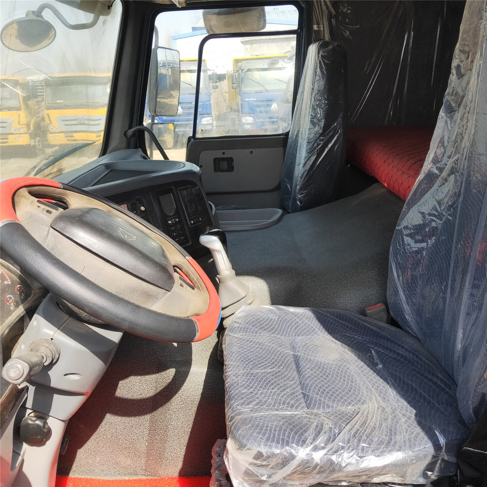 SINOTRUK HOWO - Φορτηγό ανατρεπόμενο: φωτογραφία 2 SINOTRUK HOWO - Φορτηγό ανατρεπόμενο: φωτογραφία 2