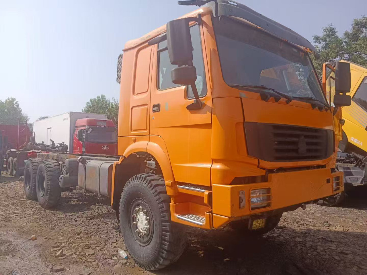 SINOTRUK HOWO - Τράκτορας: φωτογραφία 1 SINOTRUK HOWO - Τράκτορας: φωτογραφία 1