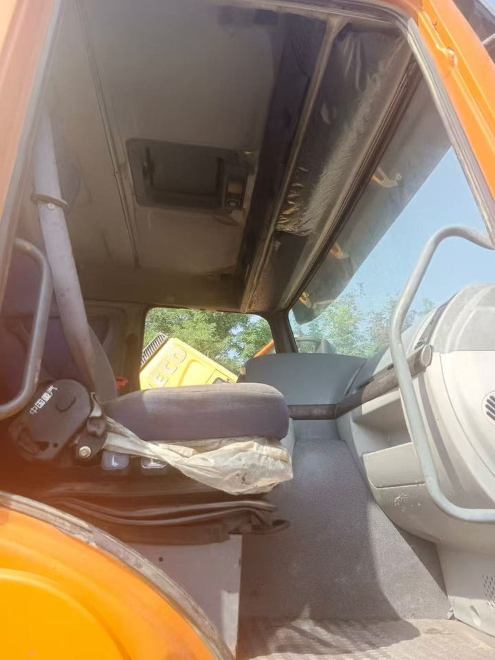 SINOTRUK HOWO - Τράκτορας: φωτογραφία 4 SINOTRUK HOWO - Τράκτορας: φωτογραφία 4