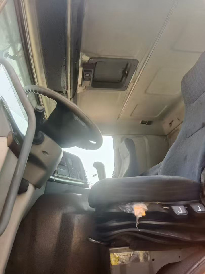 SINOTRUK HOWO - Τράκτορας: φωτογραφία 3 SINOTRUK HOWO - Τράκτορας: φωτογραφία 3