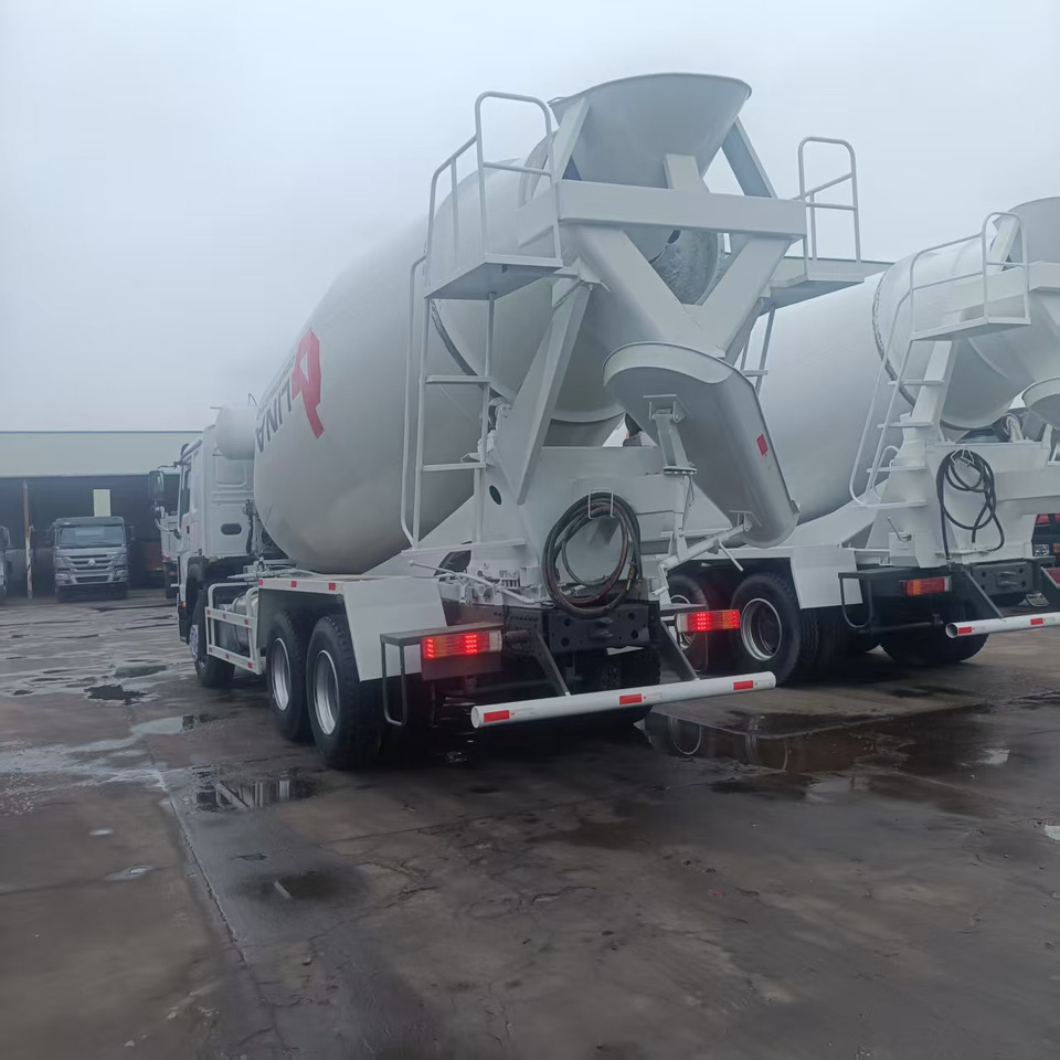 SINOTRUK HOWO - Φορτηγό: φωτογραφία 2 SINOTRUK HOWO - Φορτηγό: φωτογραφία 2