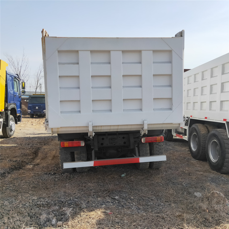 SINOTRUK HOWO - Φορτηγό ανατρεπόμενο: φωτογραφία 2 SINOTRUK HOWO - Φορτηγό ανατρεπόμενο: φωτογραφία 2