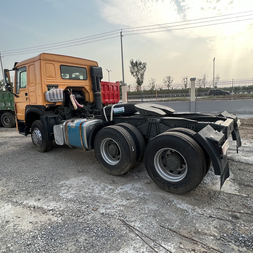 SINOTRUK HOWO - Τράκτορας: φωτογραφία 1 SINOTRUK HOWO - Τράκτορας: φωτογραφία 1