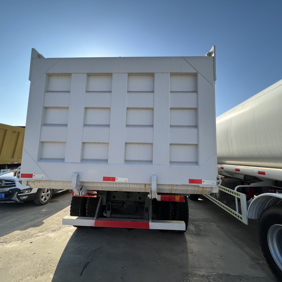 SINOTRUK HOWO - Φορτηγό ανατρεπόμενο: φωτογραφία 2 SINOTRUK HOWO - Φορτηγό ανατρεπόμενο: φωτογραφία 2