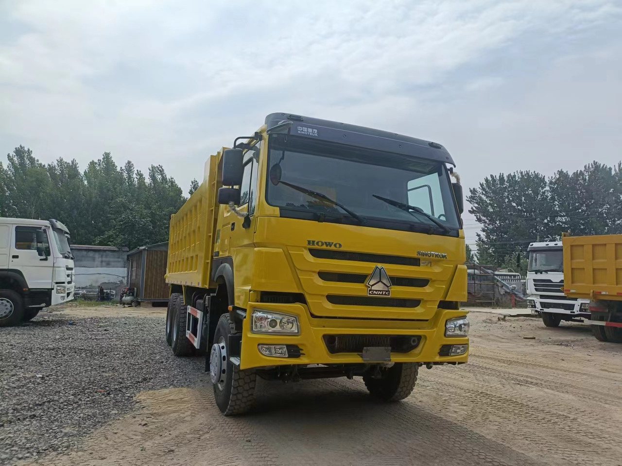 SINOTRUK HOWO - Φορτηγό ανατρεπόμενο: φωτογραφία 1 SINOTRUK HOWO - Φορτηγό ανατρεπόμενο: φωτογραφία 1